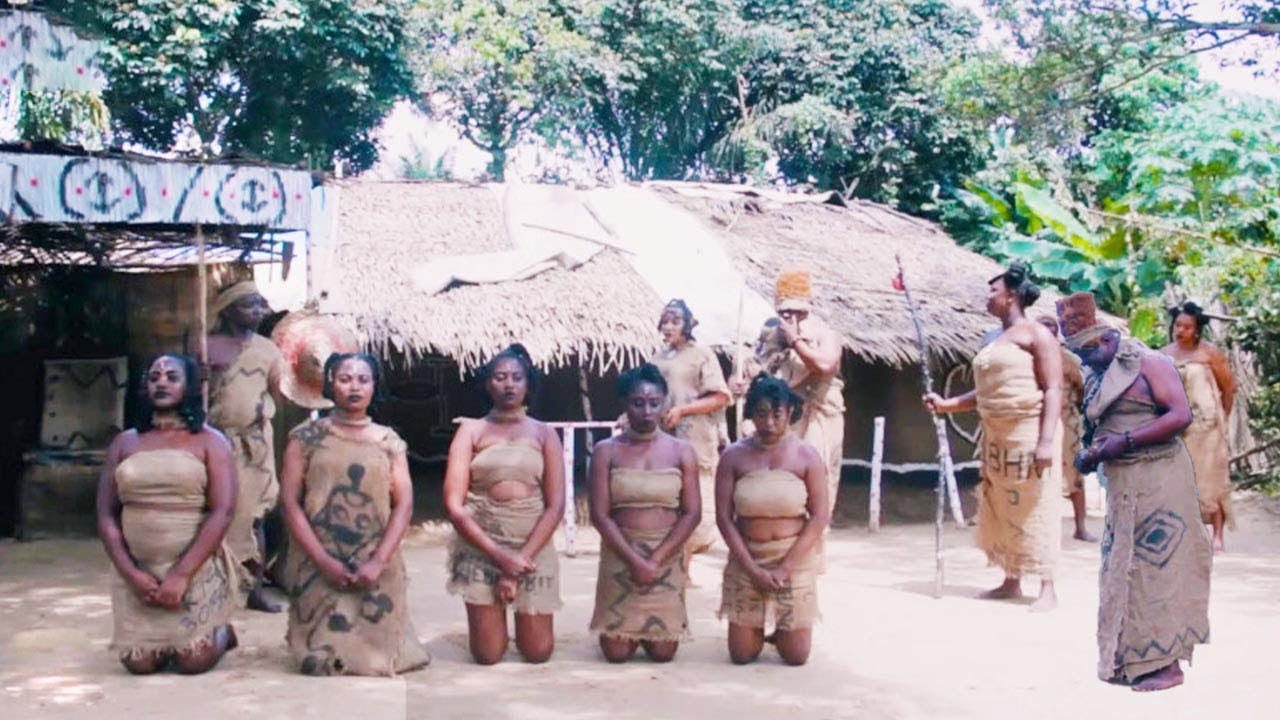 COMMENT LES JEUNES FILLES INNOCENTES BANNIES SANS RAISON SONT REVENUES AVEC DE GRANDS POUVOIRS